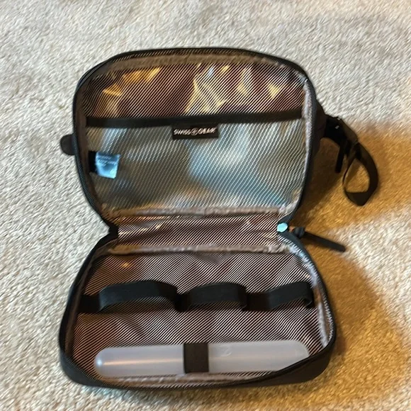 SwissGear Black and Gray Toiletry Bag - Picture 3 of 4